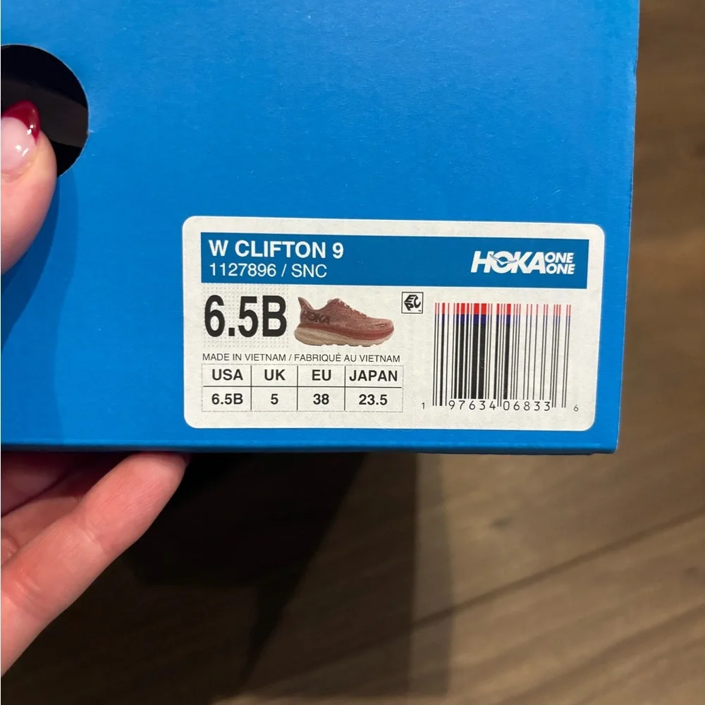 HOKA Clifton’s size 6.5